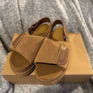 UGG Tan Goldenstar platform Sandals